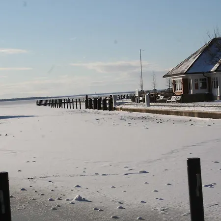 An Der Schmiedestrasse Strandlaeufer * Wustrow (Fischland)