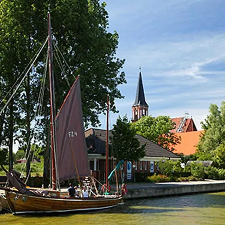 An Der Schmiedestrasse Strandlaeufer * Wustrow (Fischland)